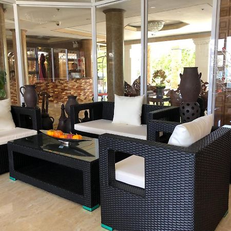 Em Royalle Hotel & Beach Resort San Juan  Exterior foto