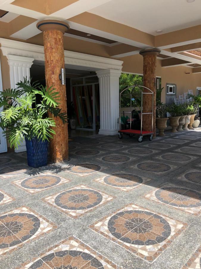 Em Royalle Hotel & Beach Resort San Juan  Exterior foto